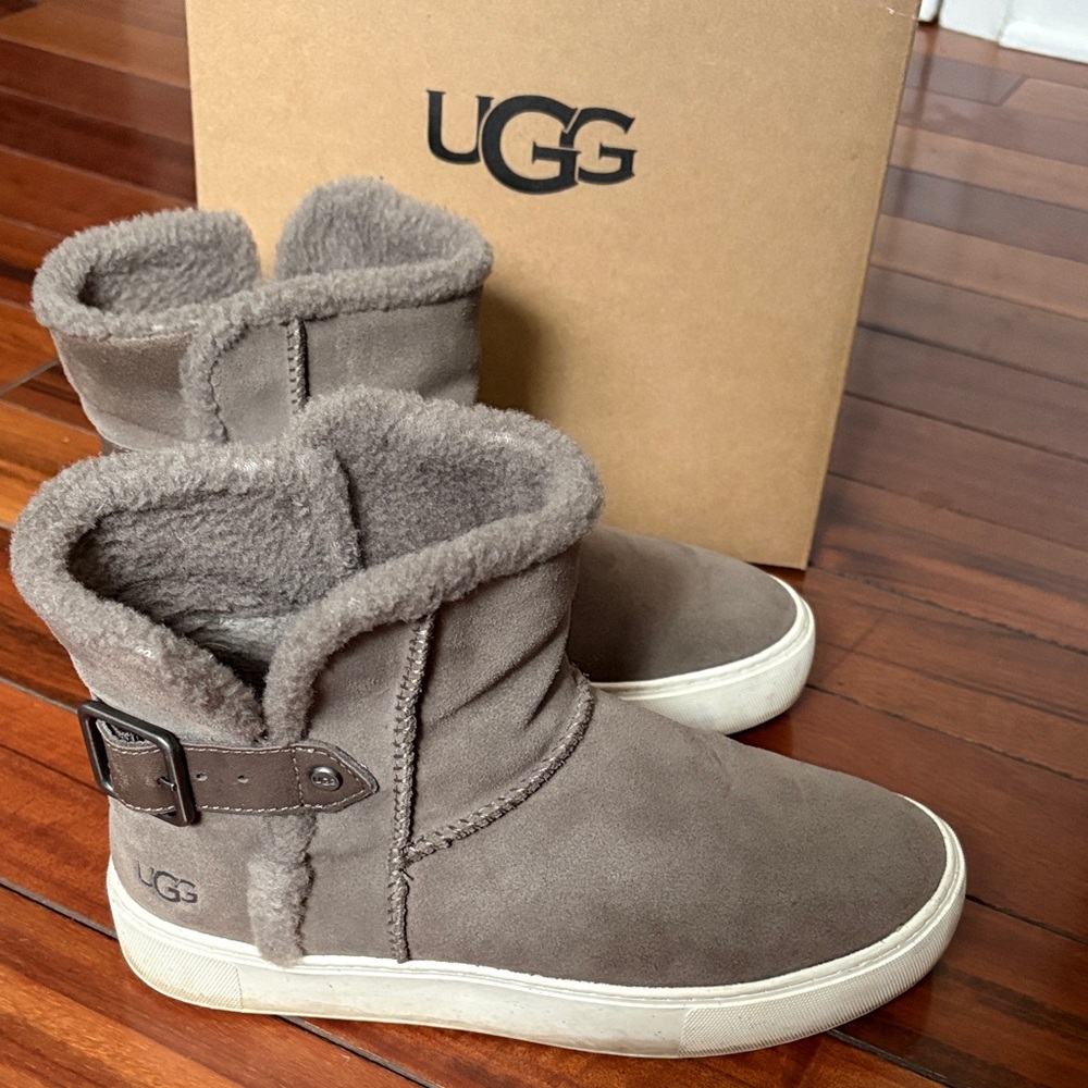 UGG AIKA Grey Boots with Plush Lining
